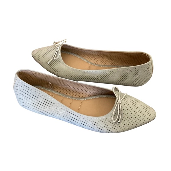 me too Shoes - Me Too Pointed Perforated Taupe Flats Size 8